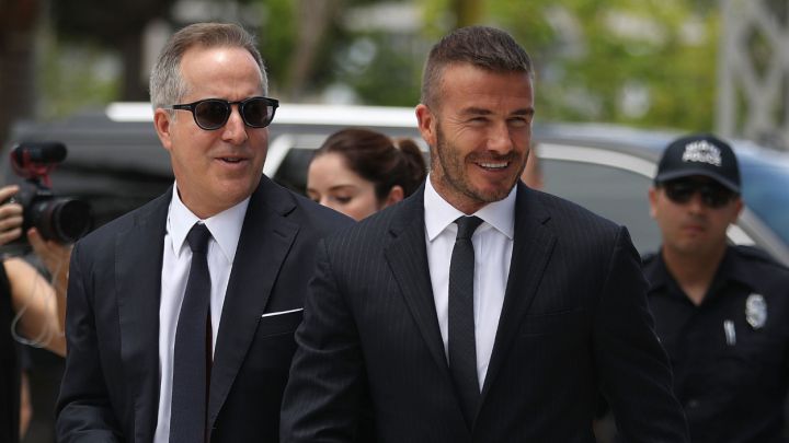 Jorge Mas y David Beckham llegando al City Hall de Miami para sesión sobre construcción del estadio de Inter Miami.