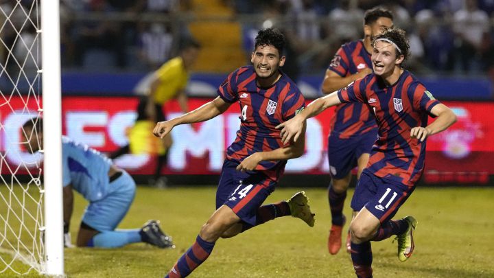 Ricardo Pepi celebra su gol en partido de Estados Unidos contra Honduras en Eliminatoria CONCACAF.