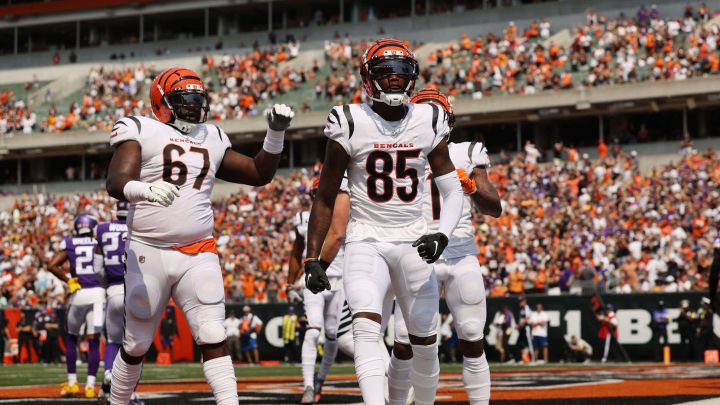 Tee Higgins, wide receiver de los Cincinnati Bengals, festeja tras anotar un touchdown contra los Minnesota Vikingns.