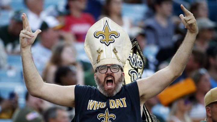 Un aficionado de los New Orleans Saints en el TIAA Bank Field.