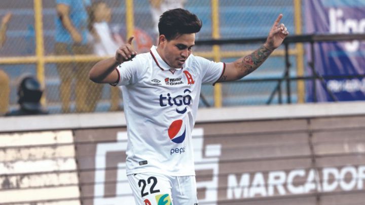 Alianza remonta y se lleva el Clásico ante Águila