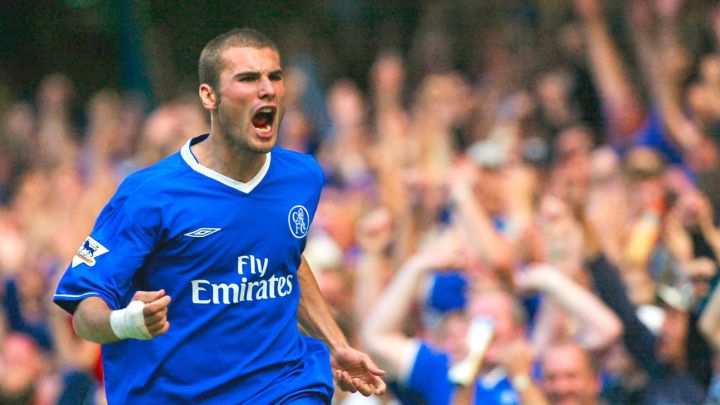 Adrian Mutu celebrando un gol con el Chelsea en Stamford Bridge.