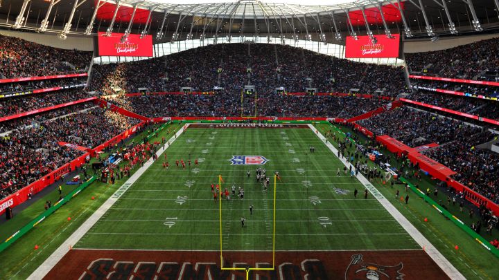 Panorámica del Tottenham Hotspur Stadium en partido de la NFL