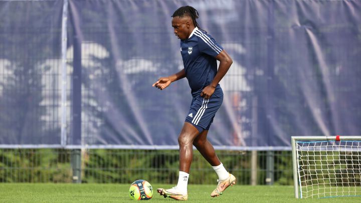 Alberth Elis durante entrenamiento de Burdeos previo a duelo de Ligue 1 ante Rennes.