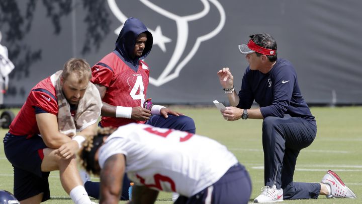 Deshaun Watson dispuesto a sentarse en la banca dos años