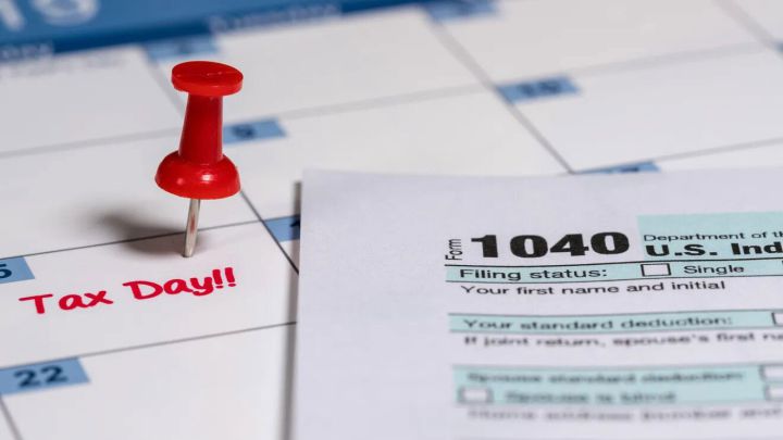 La fecha límite para presentar la declaración de impuestos de 2020 si pediste una prórroga al IRS está cerca. ¿Cómo afecta tu reembolso? Aquí los detalles.