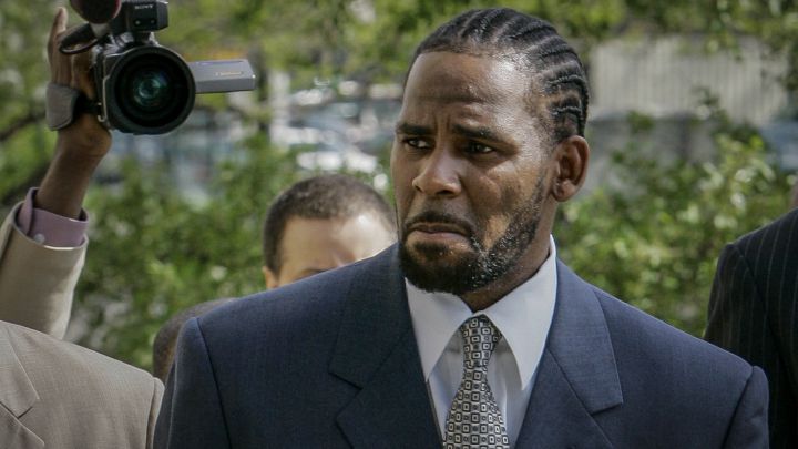 Tras un juicio de seis semanas y decenas de personas que testificaron en su contra, R. Kelly fue declarado culpable de tráfico sexual y crimen organizado.