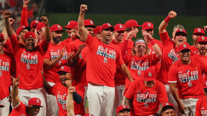 Cardinals celebran calificación a postemporada