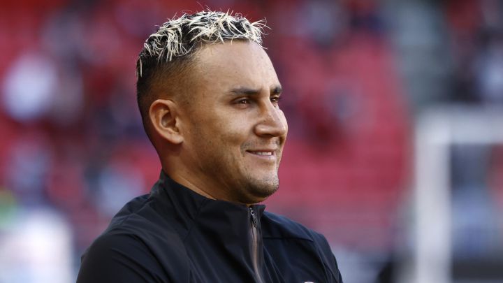 Keylor Navas durante calentamiento de PSG ante Rennes.
