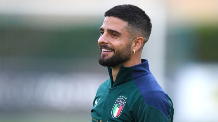 Lorenzo Insigne sonríe durante entrenamiento de Italia en la Nations League.