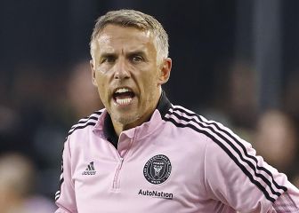 Multa a Phil Neville por explotar contra el arbitraje