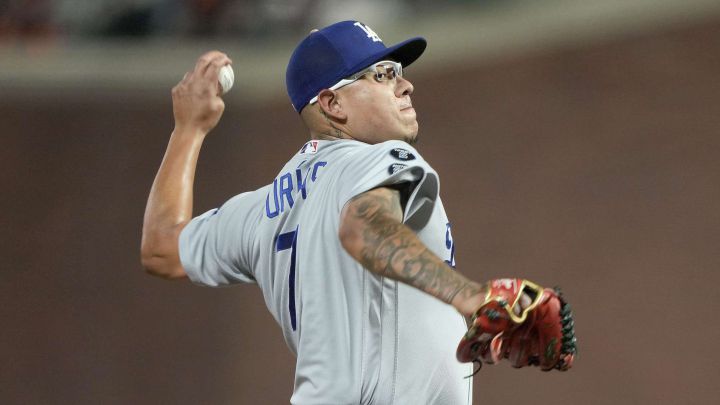 Urías se convirtió en el pitcher mexicano con más ponches en playoffs.