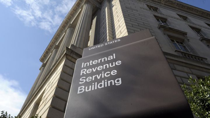 Para evitar la evasión fiscal, el Congreso evalúa la posibilidad de rastrear algunas transacciones bancarias. ¿Qué puede hacer el IRS y cómo protegerte?