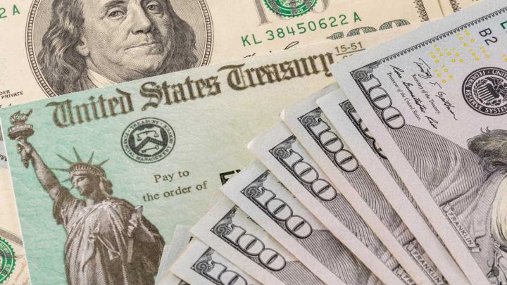 Millones de estadounidenses esperan la llegada de un cuarto cheque de estímulo. ¿Cuándo y cómo han sido las negociaciones? Aquí los detalles.