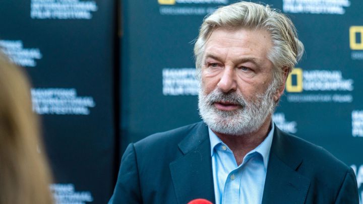 Luego del accidente en el que falleció Halyna Hutchins, Alec Baldwin se reunió con el esposo e hijo de la directora de fotografía. Aquí los detalles.