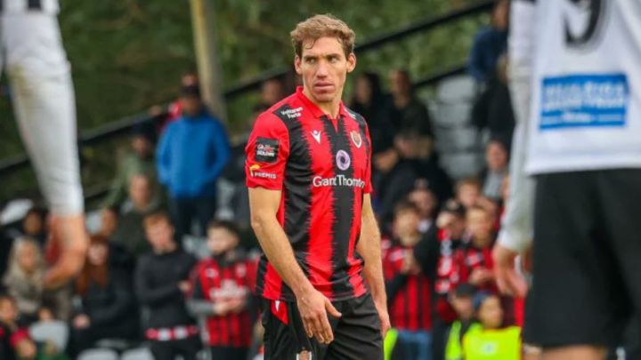Pablo Punyed en partido de liga con el Vikingur de Islandia.