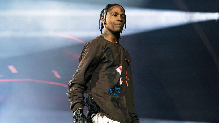 Tras lo sucedido en el Festival Astroworld, donde ocho personas murieron, los asistentes han comenzado a demandar a Travis Scott. Aquí los detalles.