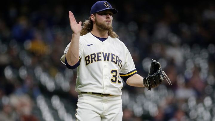 Corbin Burnes con los Brewers