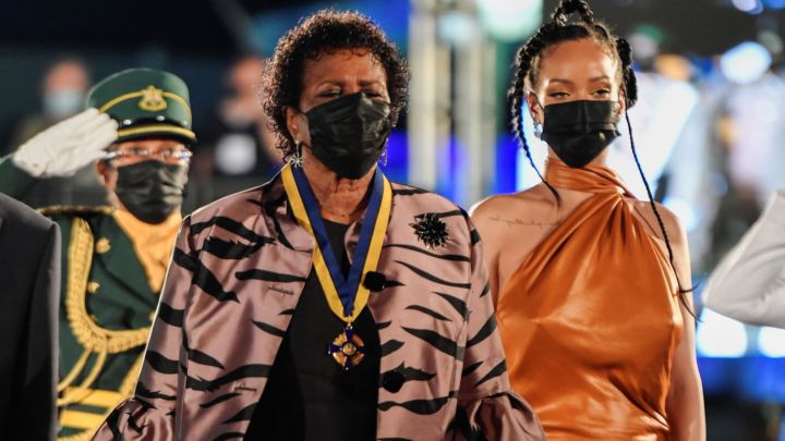 Rihanna es nombrada "héroe nacional" en la nueva República de Barbados