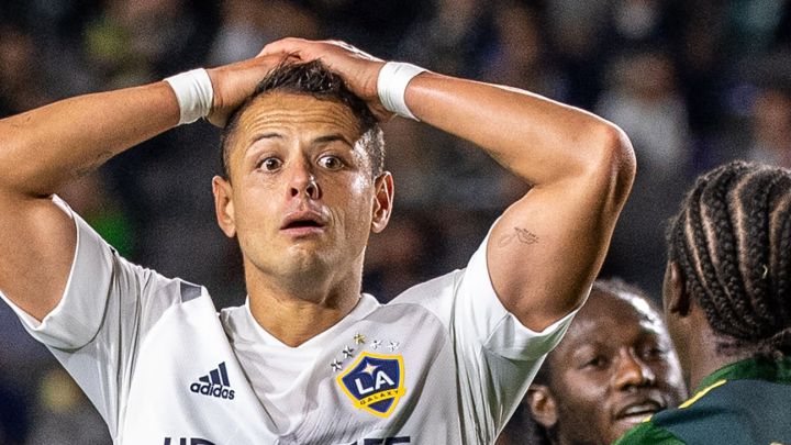 Javier "Chicharito" Hernández se lamenta falla en partido de LA Galaxy ante Portland Timbers.