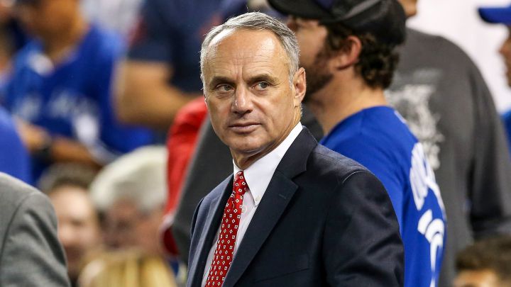 Rob Manfred con la MLB