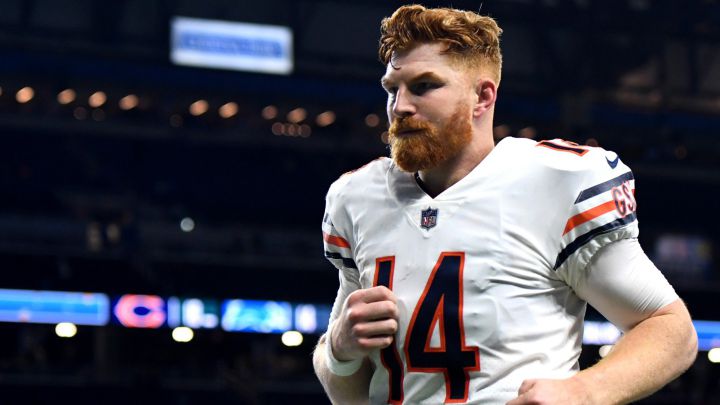 ANdy Dalton corre por el Ford Field.