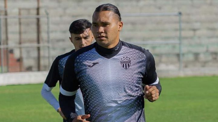 Carlos "Gullit" Peña en entrenamiento con el Antigua GFC de Guatemala.