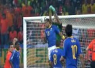 Julio César: de 'villano' en Sudáfrica a 'héroe' en Brasil