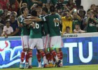 'Chicharito' Hernández y Alanís resuelven un partido cómodo
