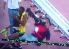 ¡Camarógrafo 'atropelló' a Usain Bolt y casi lo lesiona!