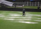 Árbitros evalúan el estado de la cancha del Monumental