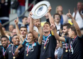 El PSV, con Moreno y Guardado, alzó la Supercopa holandesa