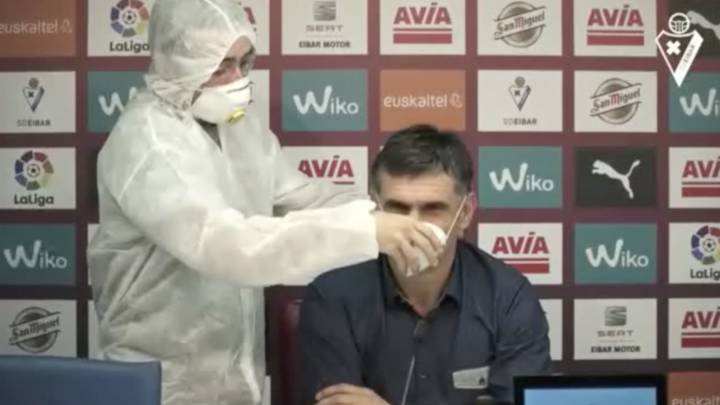 Mendilibar evacuated from press conference due to \'killer virus\'