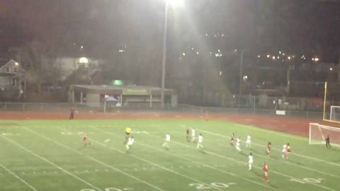 ¡Golazo desde 30 yardas en un partido colegial en USA!