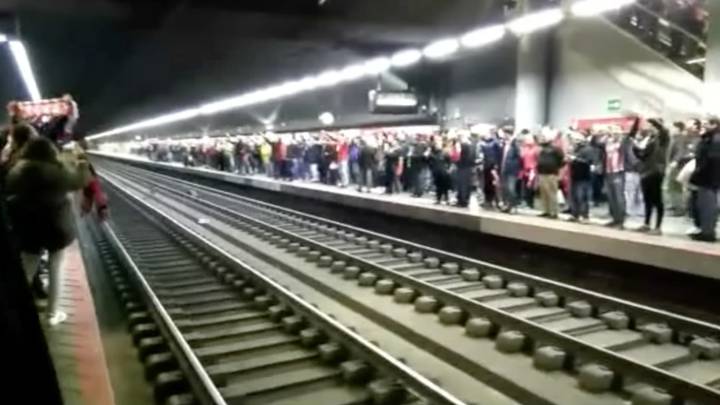 Nunca dejes de sentir: los atléticos cantando tras perder