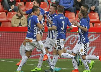 Los meritorios del Alavés descosen a un pobre Sporting