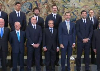 El Madrid ofreció la Copa del Rey a Felipe VI en la Zarzuela
