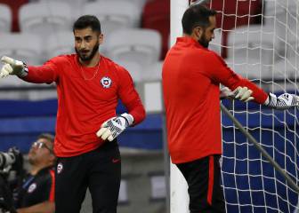 La respuesta con que el portero albo elogió a Bravo y Herrera