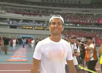 Cristiano Ronaldo cracks jokes in China