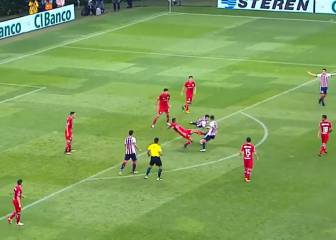 El duro planchazo que le costó la roja a Osvaldo González