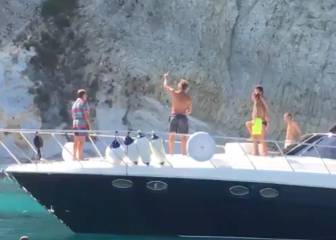 ¿Por qué se retiró? Totti provocó aplausos con su último truco