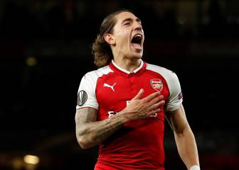 El Arsenal remonta en su debut tras una hora de retraso