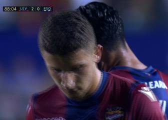 Ivi y Bardhi se marcaron un Cavani-Neymar por una falta