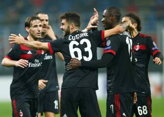 El Milan remonta, golea y se clasifica como primero de grupo