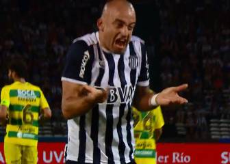 'Tanque' Silva fue expulsado tras esta grosera patada