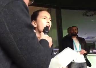 ¡Increíble! Joven de 10 años anunció gol y fue seguido por todo el estadio