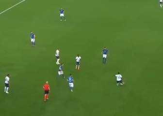 Paul Pogba way off target with hit an' hope, 30-yard piledriver