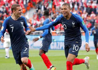 Mbappé manda a casa a Perú