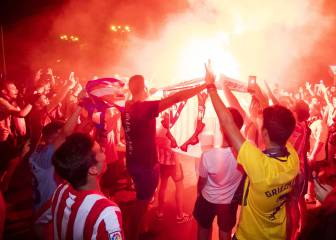 Más de un centenar de atléticos celebraron el título en Neptuno