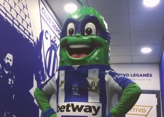 Cuando creías haberlo visto todo... el Leganés presenta a su nueva mascota: 'Super Pepino'